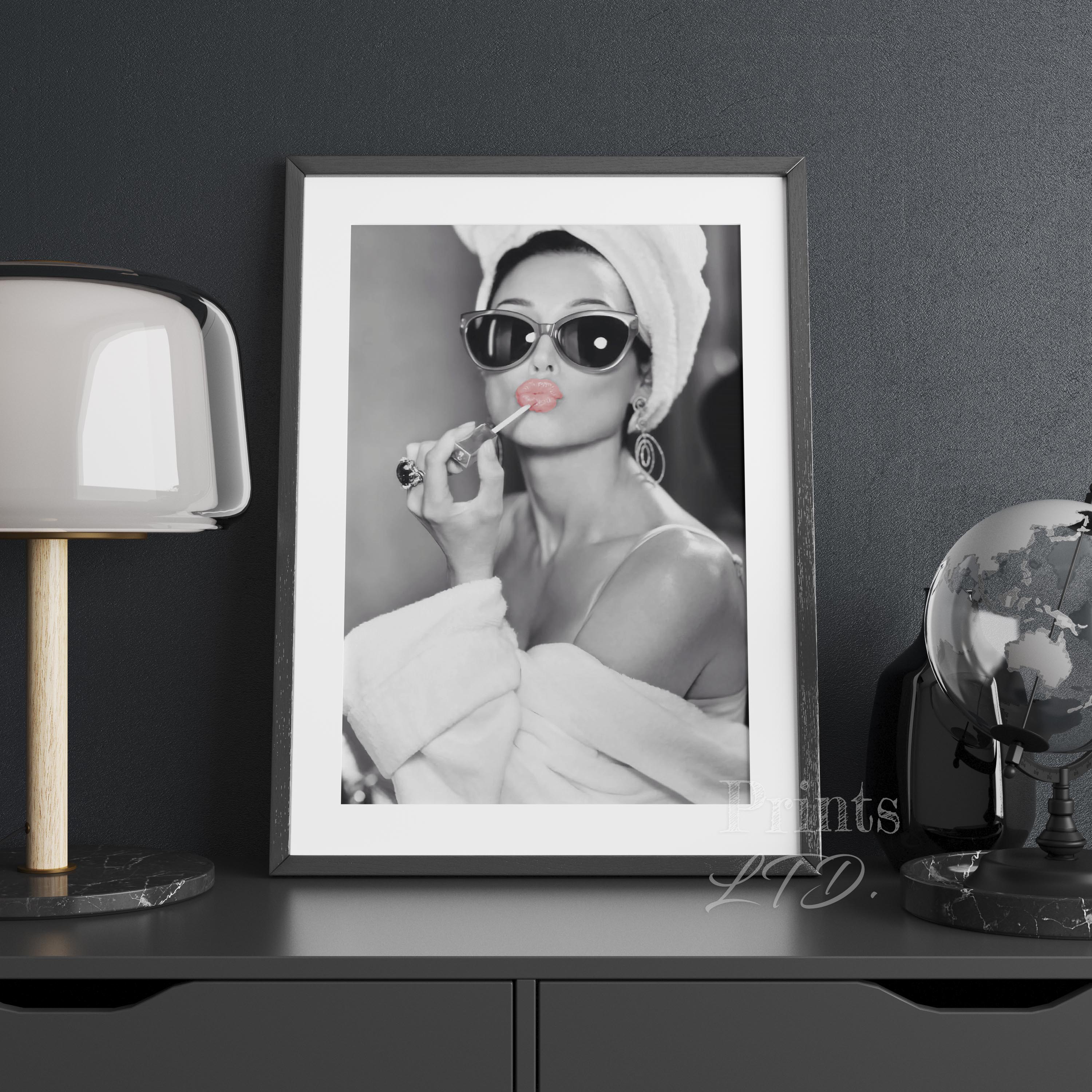 Audrey Hepburn Pink Lipstick - Image 2