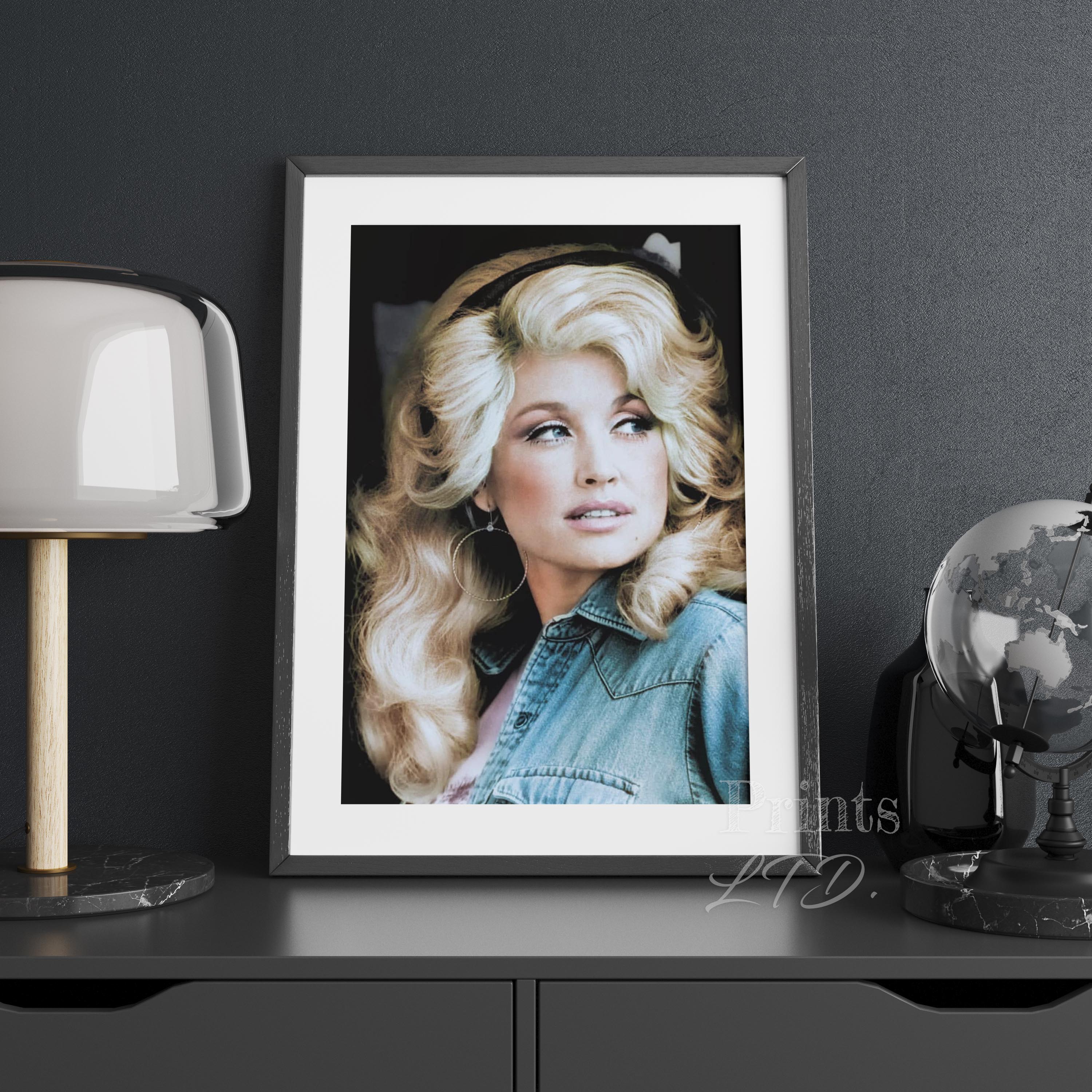 Dolly Parton in color - Image 2
