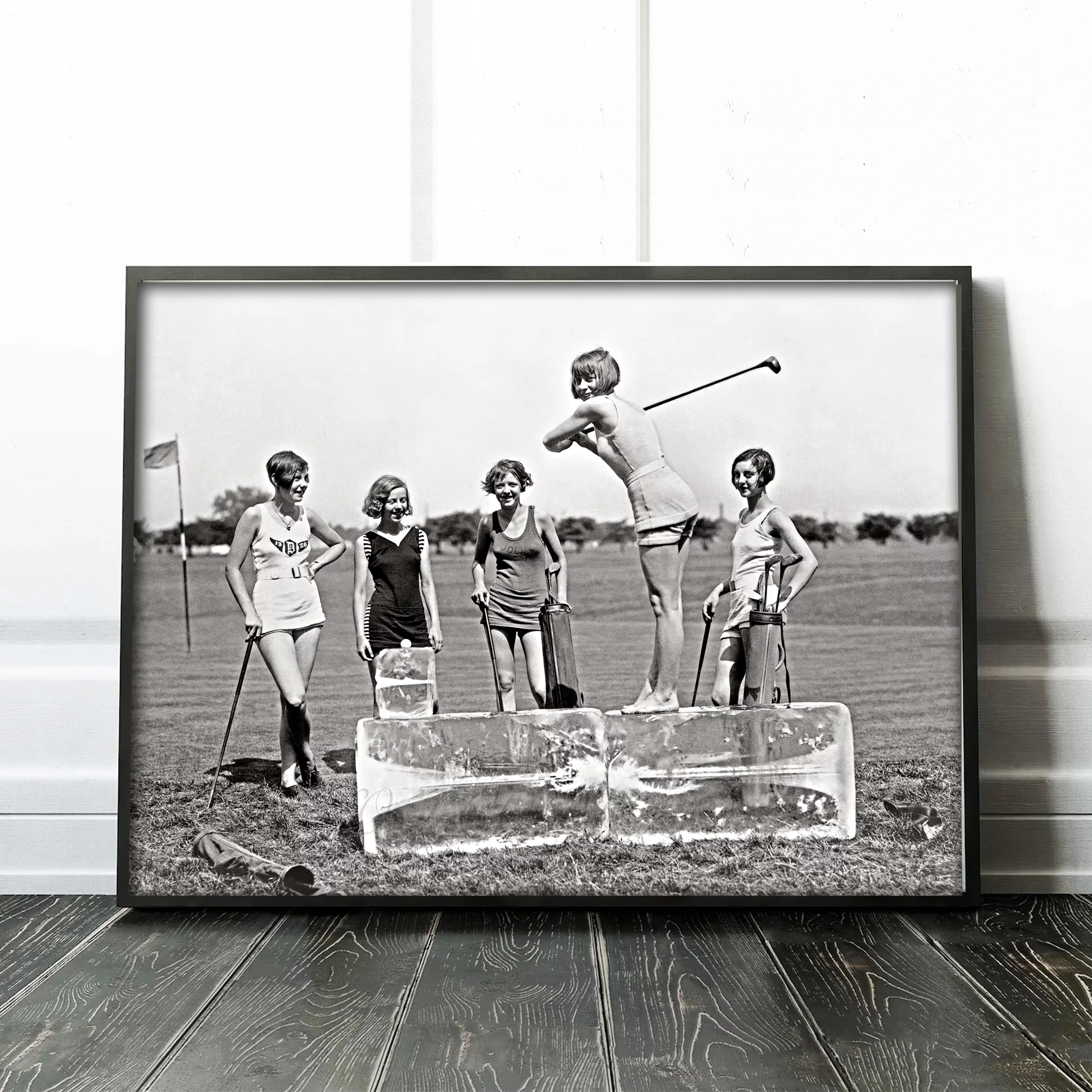Flapper Girls Playing Golf - Image 2