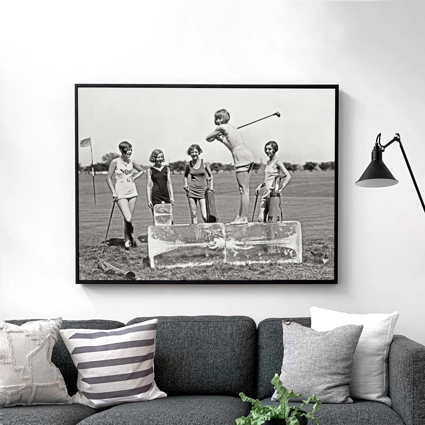 Flapper Girls Playing Golf - Image 3