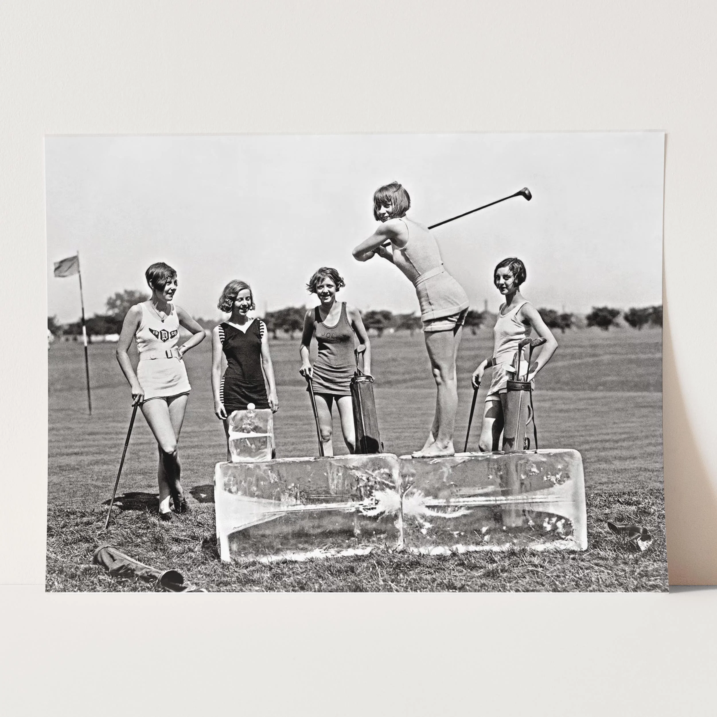 Flapper Girls Playing Golf - Image 5