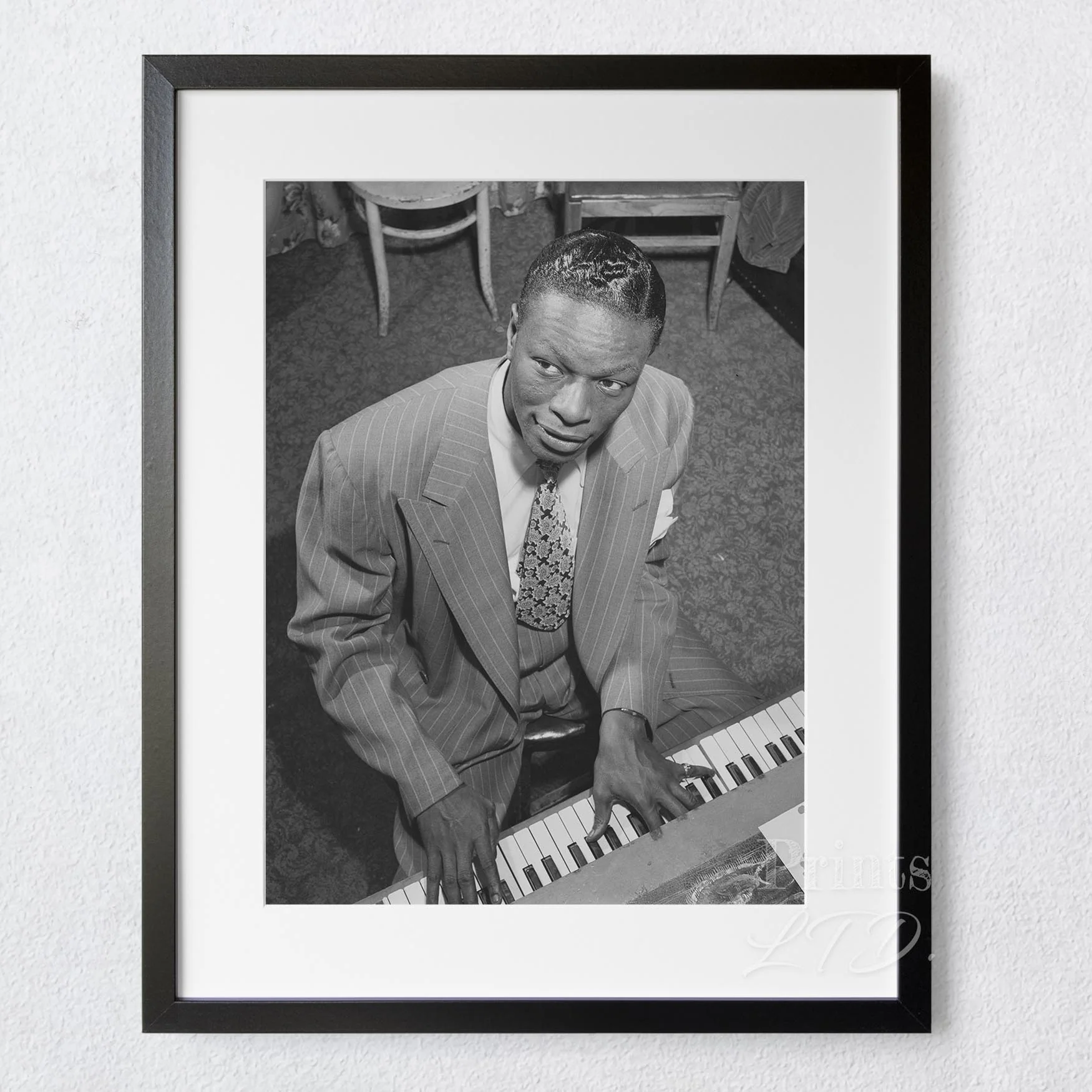 Nat King Cole playing the piano - Image 5