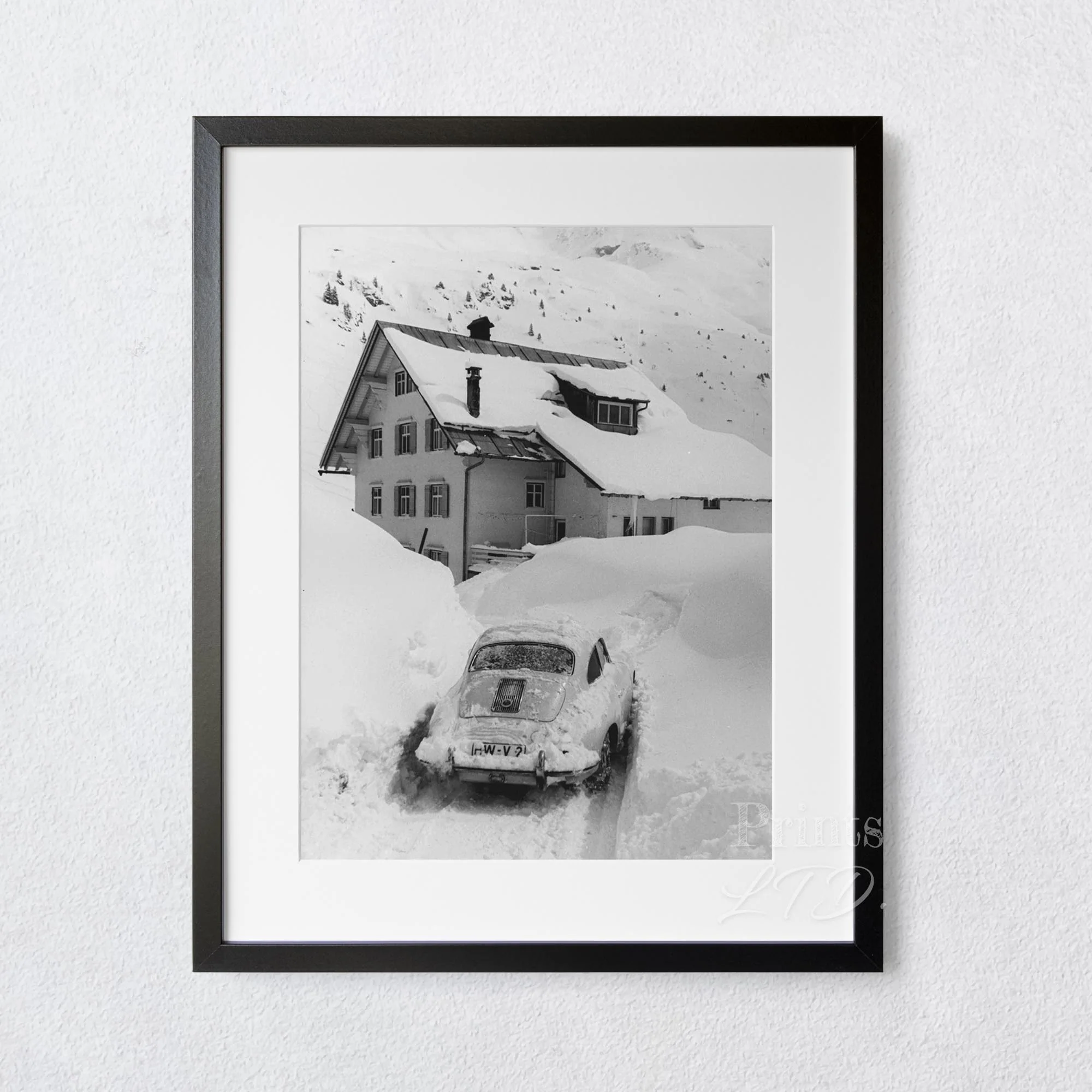 Porsche 911 At Ski Chalet - Image 4