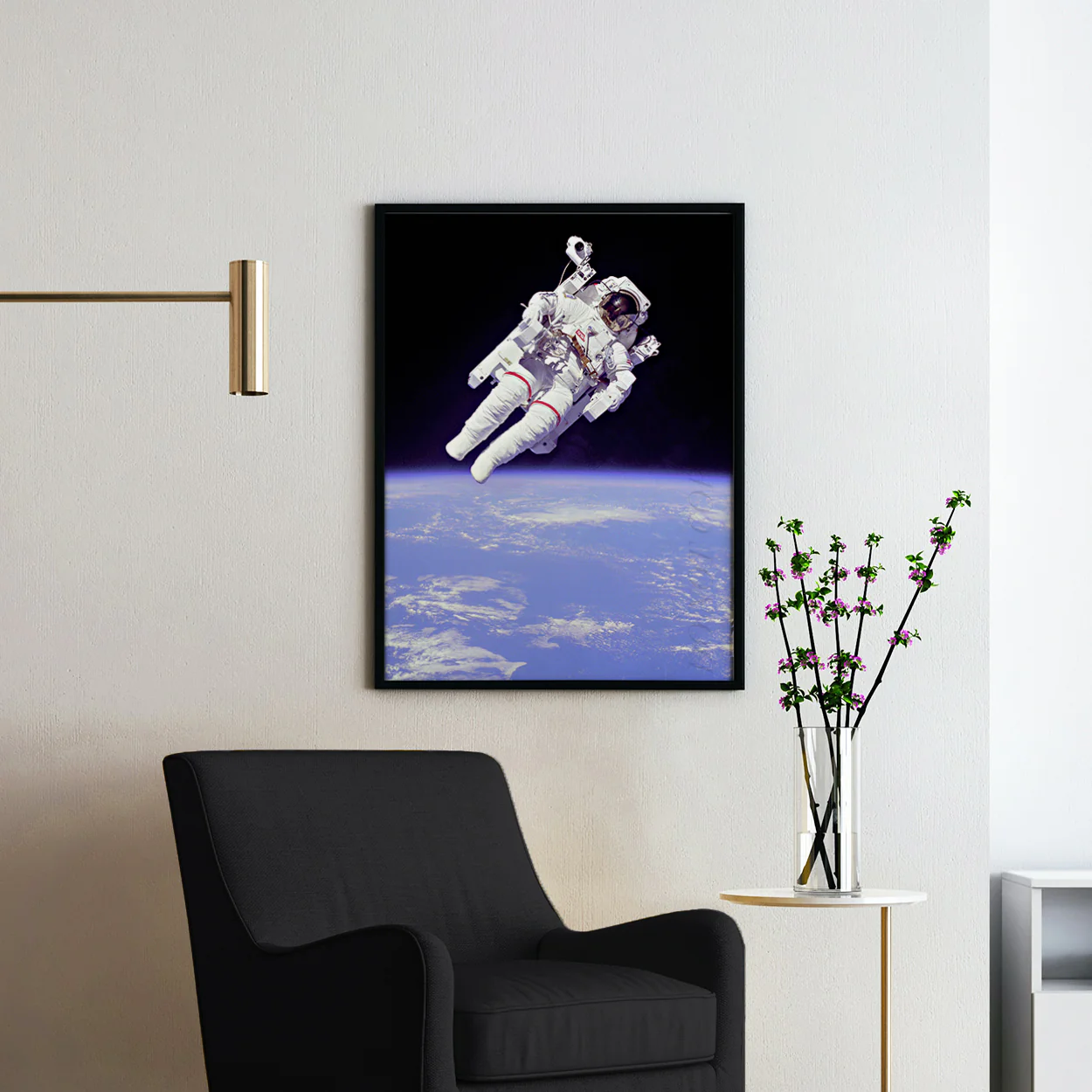 The First Untethered Spacewalk - Image 2