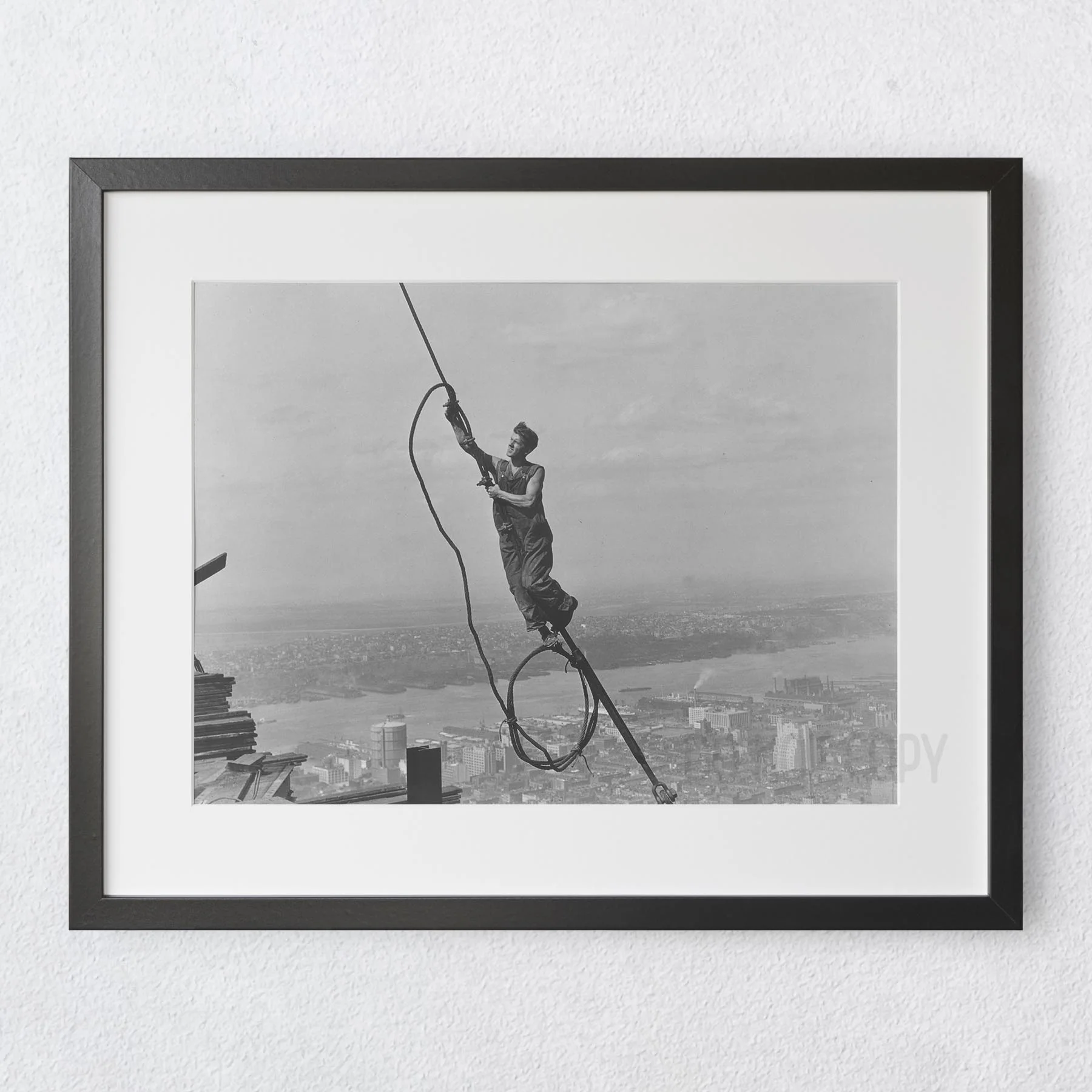 Worker on the Empire State - Image 5