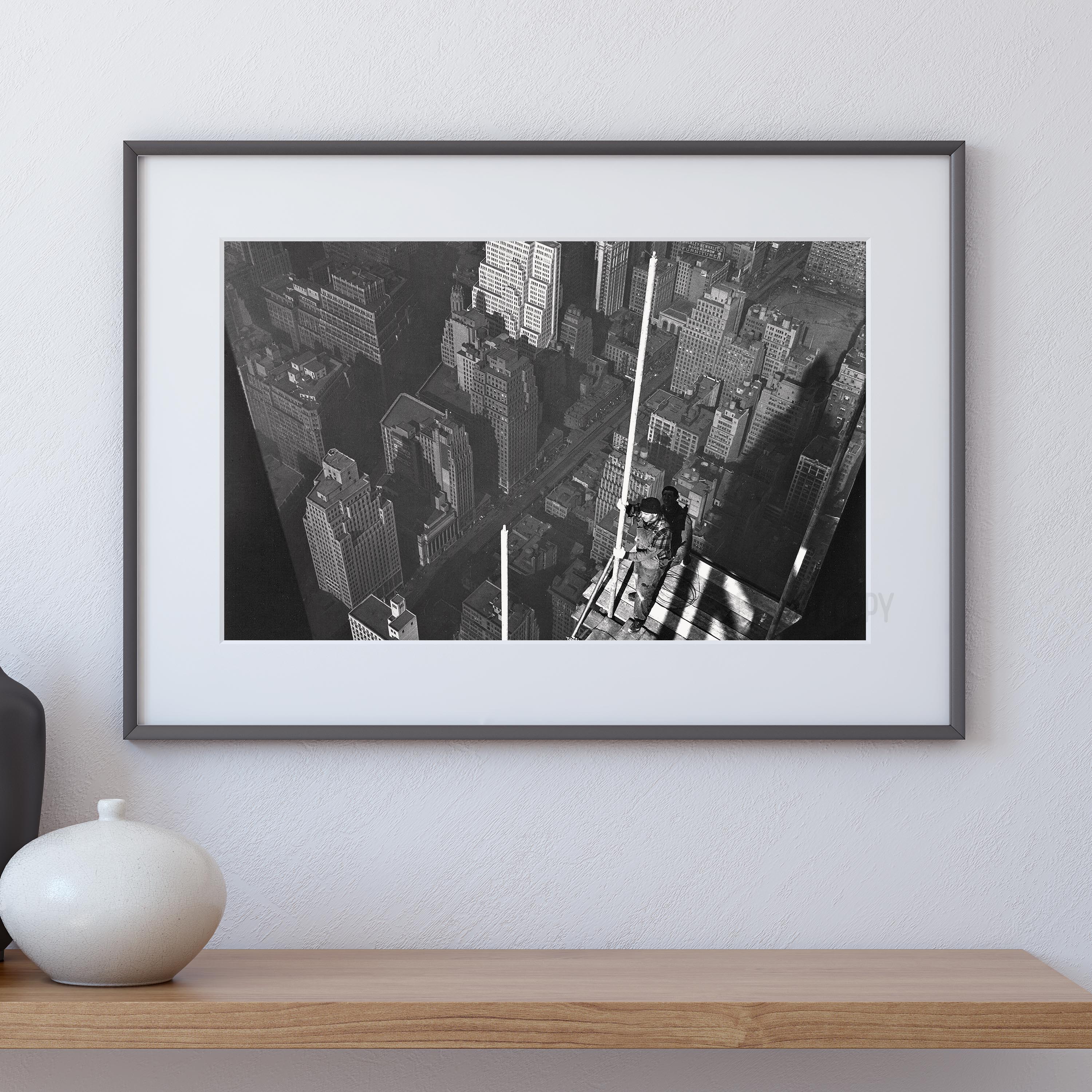 Workers on the Empire State - Image 4
